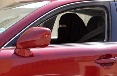 Saudi women get behind the wheel