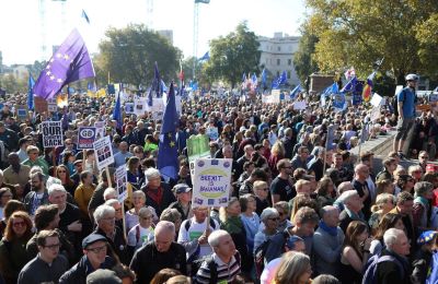 Hundreds of thousands march against Brexit in London