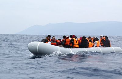 Refugees come to standstill off Cape Greco