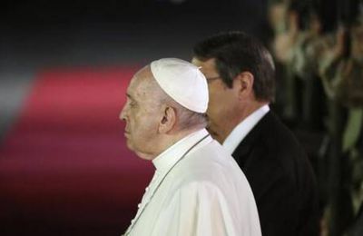 Francis in Cyprus calls for end to 'walls of fear'