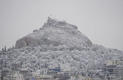 Severe weather brings snow to Athens, Greek islands