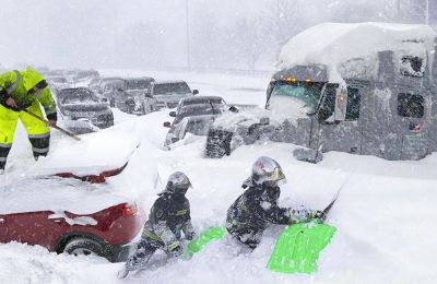 Flights halted and cars banned as snow silences Istanbul