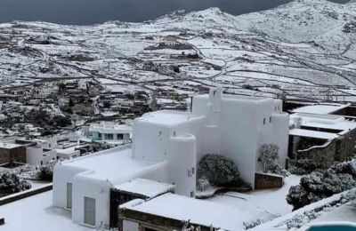 It snowed in Mykonos and, of course, the photo went viral!