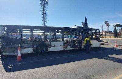 Larnaca students evacuate bus that caught fire