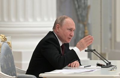 US says Putin being misled by fearful advisers