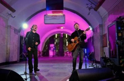 U2’s Bono and the Edge perform in Ukraine subway station