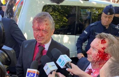 Russian Ambassador to Poland doused with red substance (video)