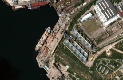 Satellite images appear to show Russian ships 'stealing' Ukrainian grain