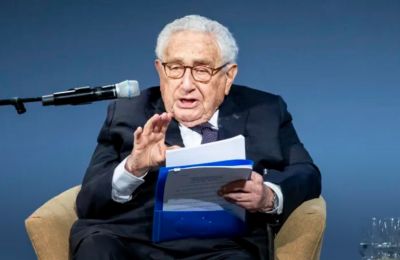 Kissinger urges West to make peace with Russia