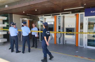 Mask-wearing man robs bank in Larnaca