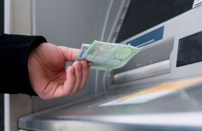 Fee free cash withdrawals at supermarkets and bakeries