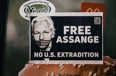 UK approves Julian Assange's extradition to the US