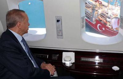 Erdogan keeps suspense as he helicopters to drillship