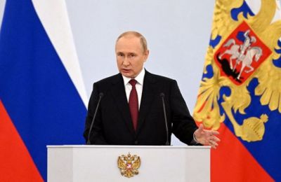 Putin signs ‘accession treaties’ at Kremlin in defiance of international law