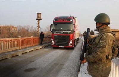 Turkey-Armenia gate opens to allow aid