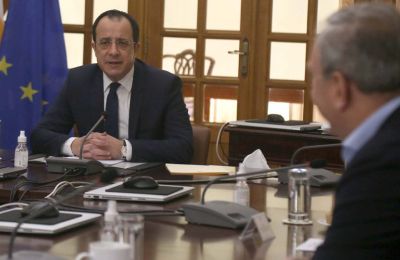 President briefs political leaders on Cyprus and other issues