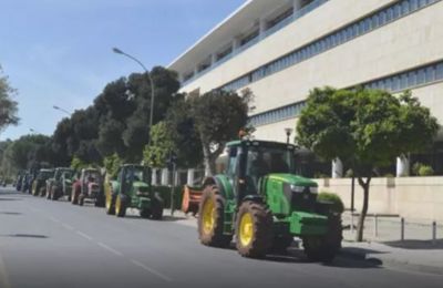 Cypriot farmers take to the streets over pesticide ban