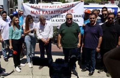 Petrol station owners protest fuel supply from occupied territories