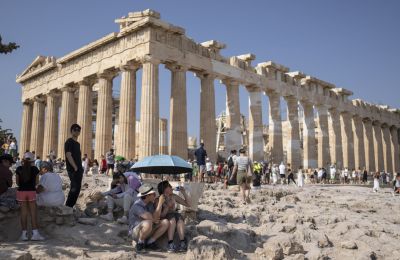 Extreme temperatures prompt Acropolis hour reduction