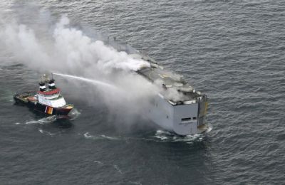 3,700 electric cars devoured in ship fire