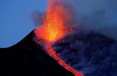 Mount Etna eruption forces airport closure in Italy