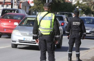 Police intercept vehicle carrying €7,150 cash and duty-free goods