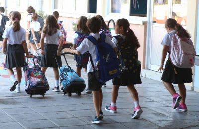 School's in as grade schoolers begin year