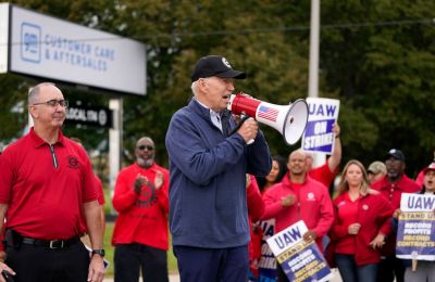 President Biden stands with striking autoworkers demanding 40% pay raise