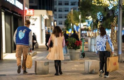 People visit the street mainly on weekends, but admittedly, Makariou has not been able to attract the crowds it had before its revamp.