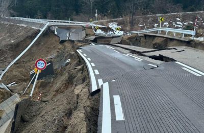 Japan struck by 7.5 magnitude earthquake, triggering tsunami alerts 