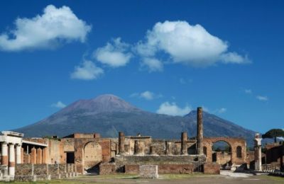 Tourist, convinced of curse, returns stolen Pompeii artifacts