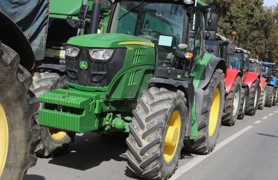 Farmers rev up tractors in protest against EU agricultural policies