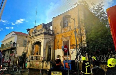 Historic mansion reduced to ashes in devastating fire (video)