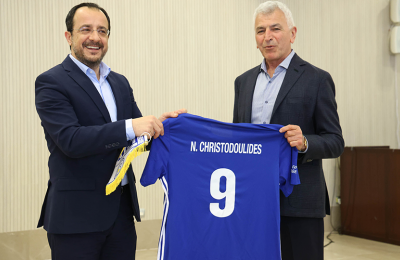 New York youth team gifts jersey to Cyprus President