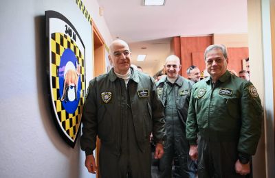 Minister Dendias pilots F-16 viper over Aegean