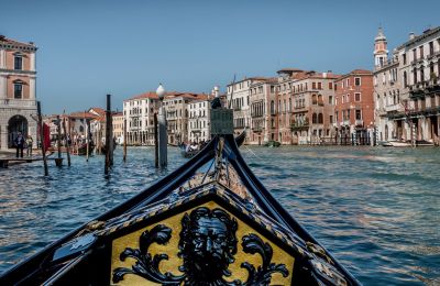 Venice introduces entry fee for day trippers