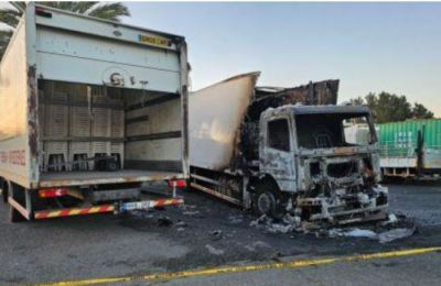 Truck catches fire in Paphos