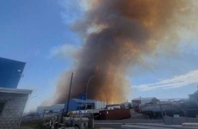 Inferno engulfs Agios Syla industrial zone forcing evacuations