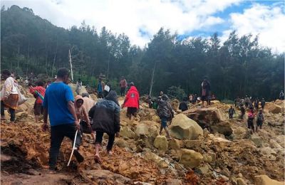 Massive landslide buries 2,000 in Papua New Guinea