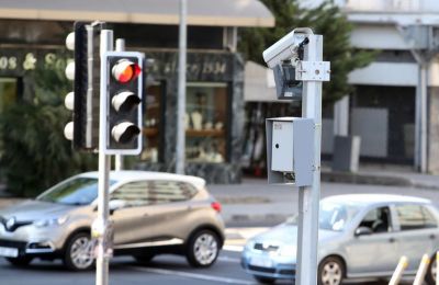 Parliament reduces traffic light violation fines