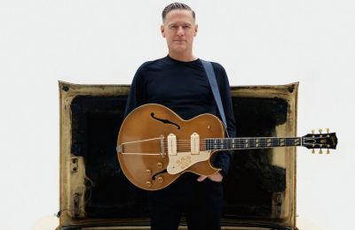 Bryan Adams to perform live in Limassol this fall