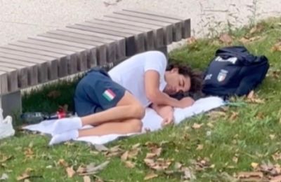 Italian gold medalist sleeps outdoors amid Paris Olympic heat