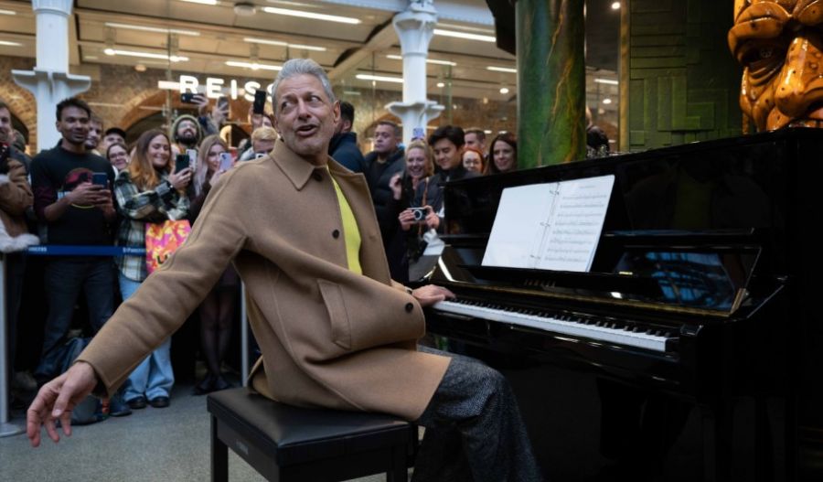 Photo of Jeff Goldblum at St. Pancras - Publicity