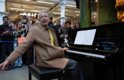 Photo of Jeff Goldblum at St. Pancras - Publicity