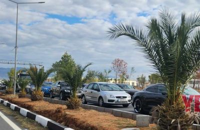 Traffic jam at Agios Dometios crossing as Black Friday shoppers flock to free areas