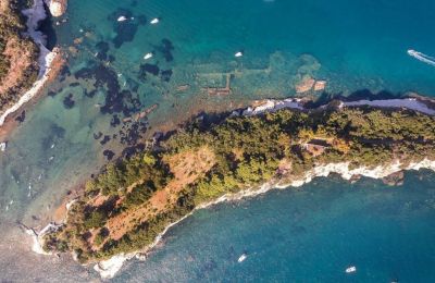 Historic Italian island faces Sotheby's auction unbeknownst to local residents