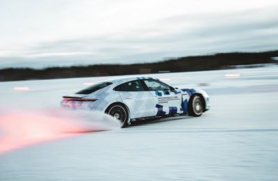 Drifting 17 kilometers nonstop on ice: A GUINNESS WORLD RECORDS™ title for the Taycan