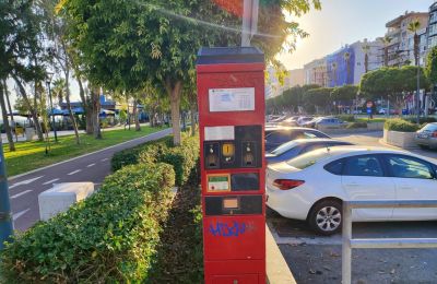 Scammers hijack parking machines with fake QR codes