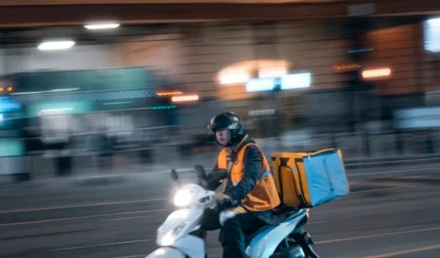 Hooded assailants attack two delivery drivers in Limassol. Photo credit: Unsplash