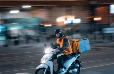 Hooded assailants attack two delivery drivers in Limassol. Photo credit: Unsplash